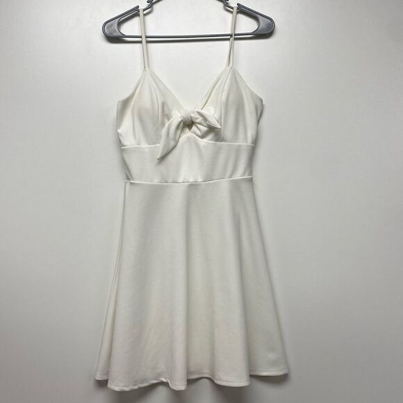 Jun & Ivy White Dress* - Picture 1 of 3